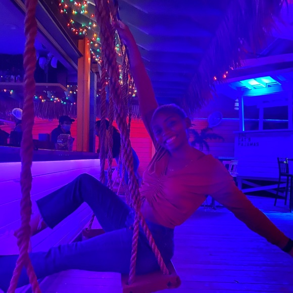 Meet your Posher, Danielle - Picture 1 of 1